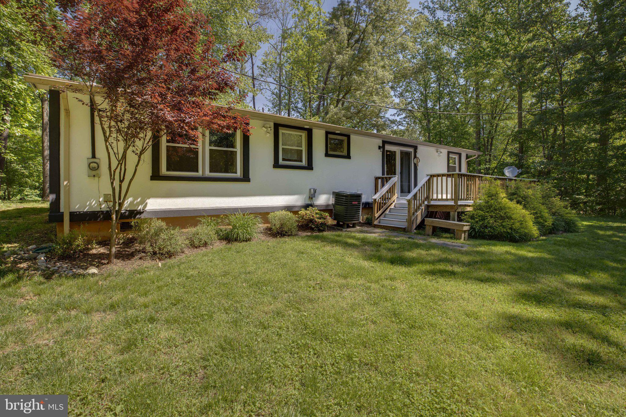 7287 Token Valley Road Manassas, VA 20112 - Photo 28 of 38 Deck exits to large yard