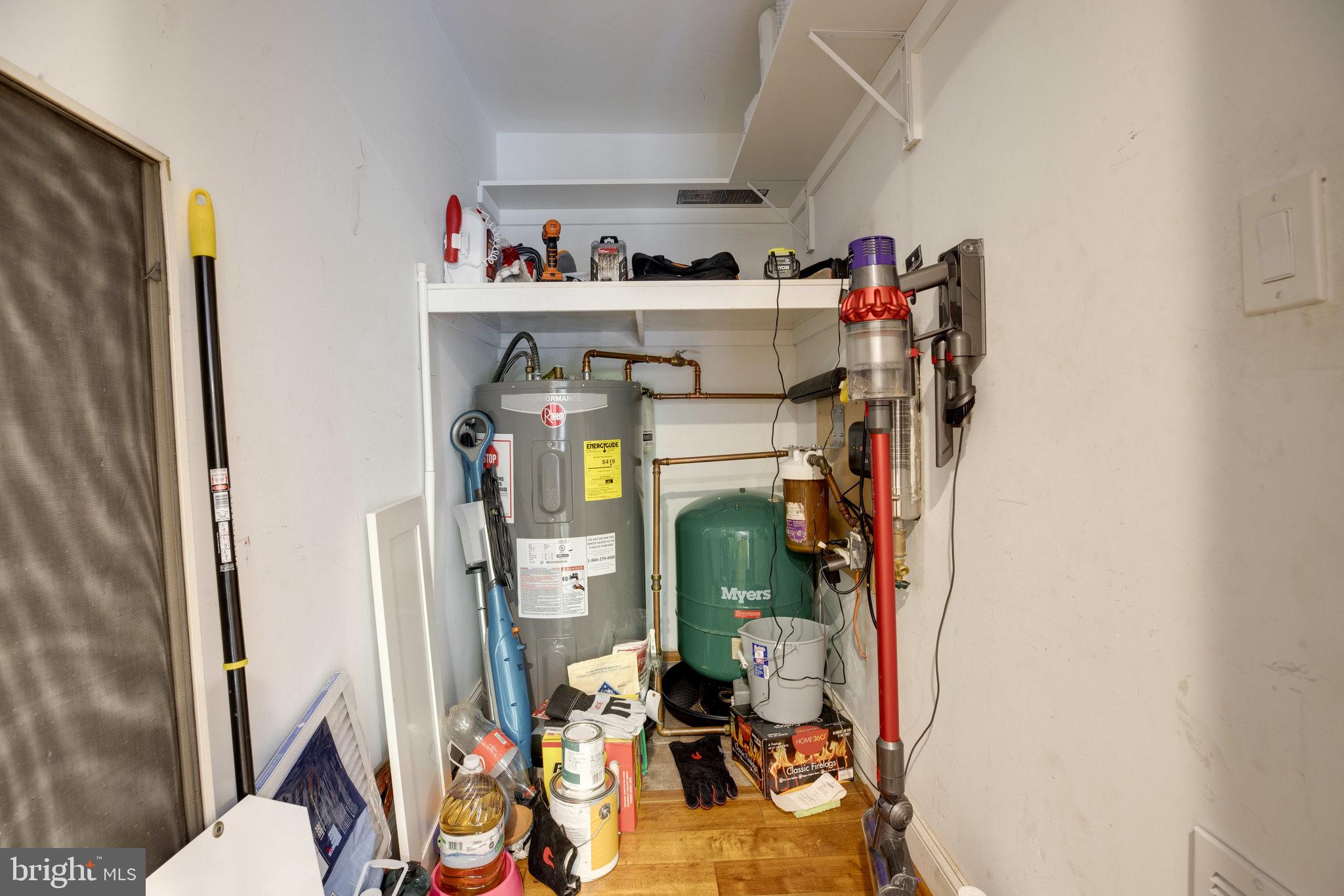 7287 Token Valley Road Manassas, VA 20112 - Photo 35 of 38 Utility closet