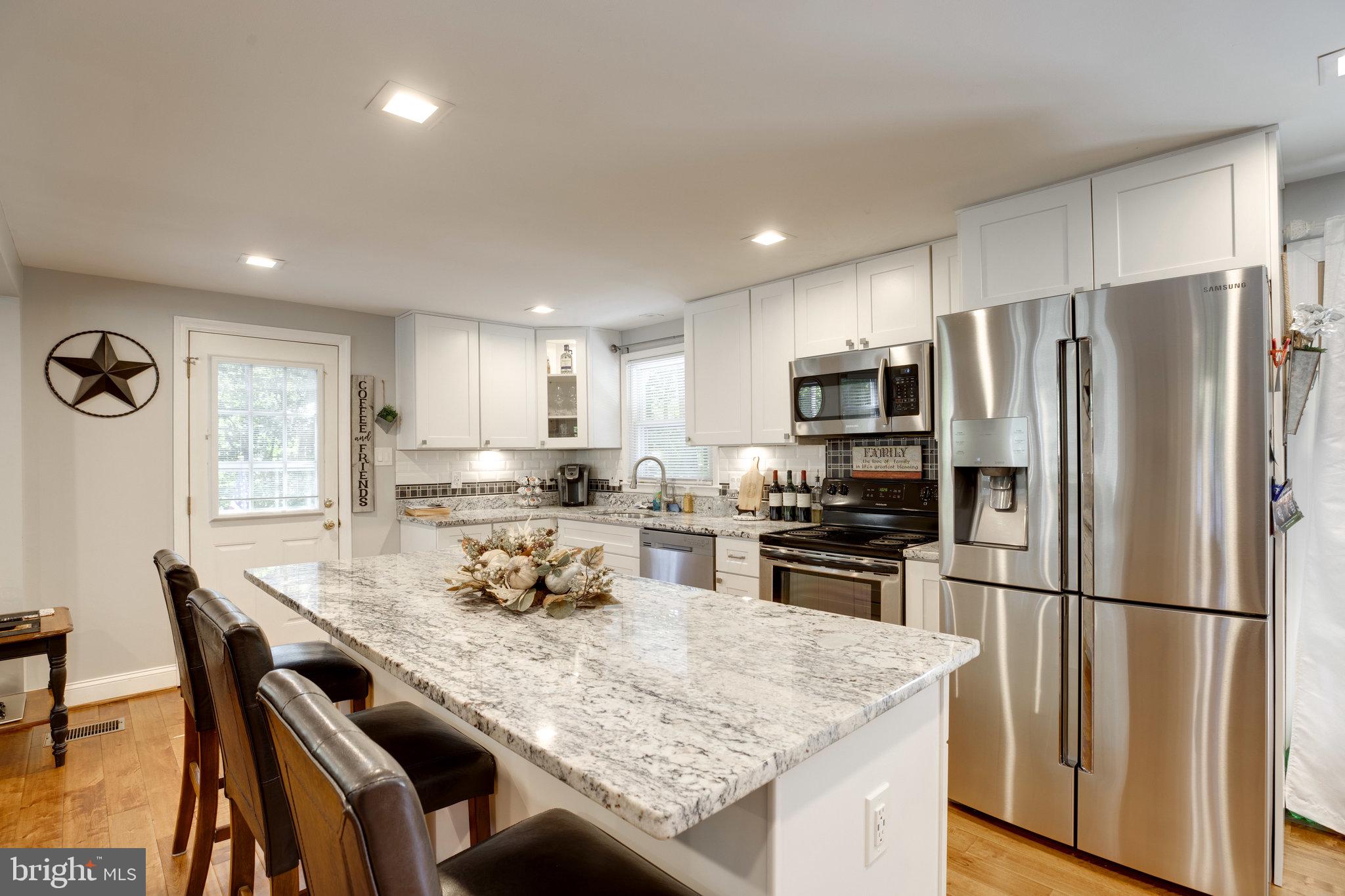 7287 Token Valley Road Manassas, VA 20112 - Photo 7 of 38 Stainless steel appliances throughout