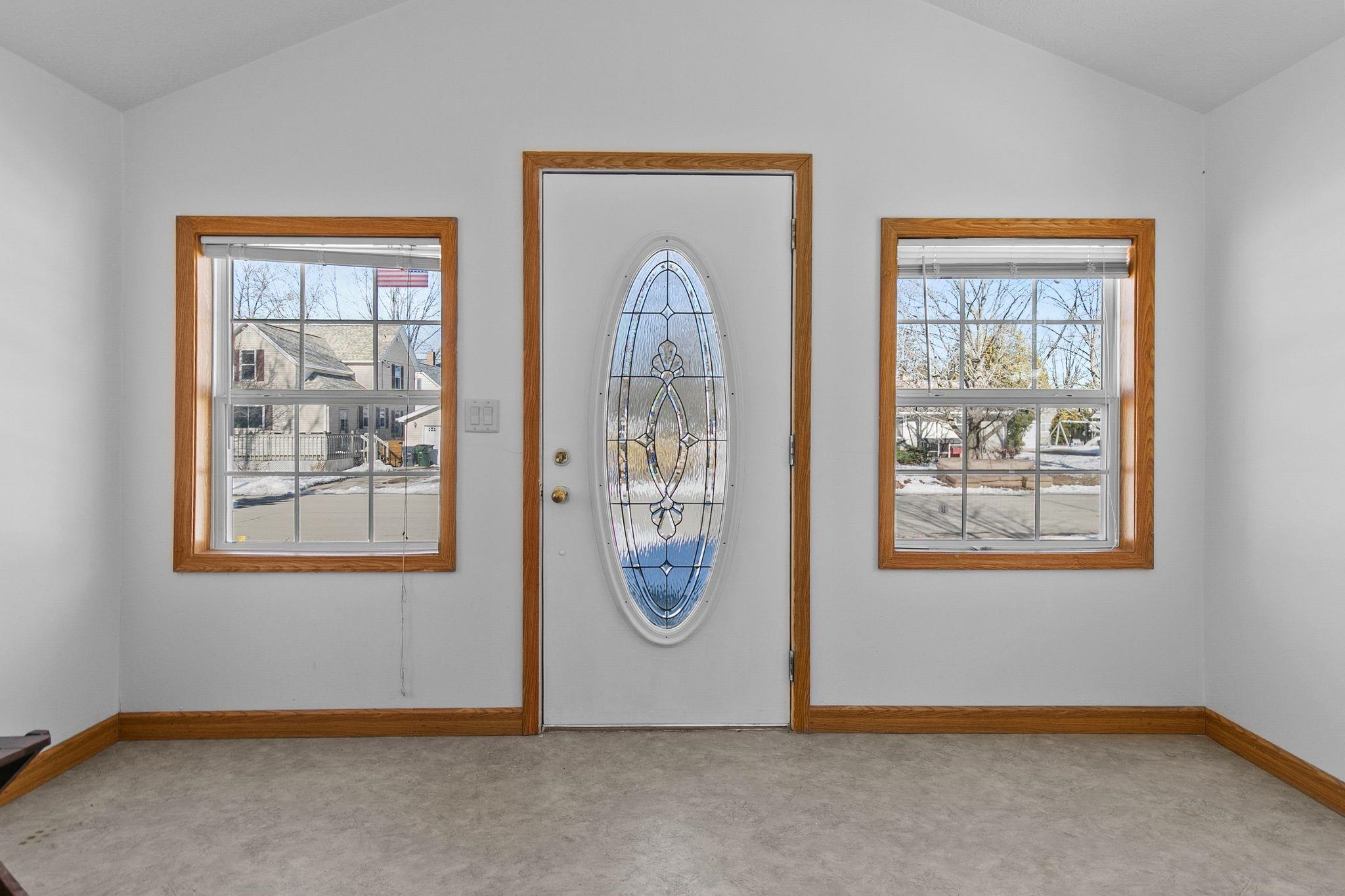 406 Wallace Street New London, WI 54961 - Photo 2 of 25