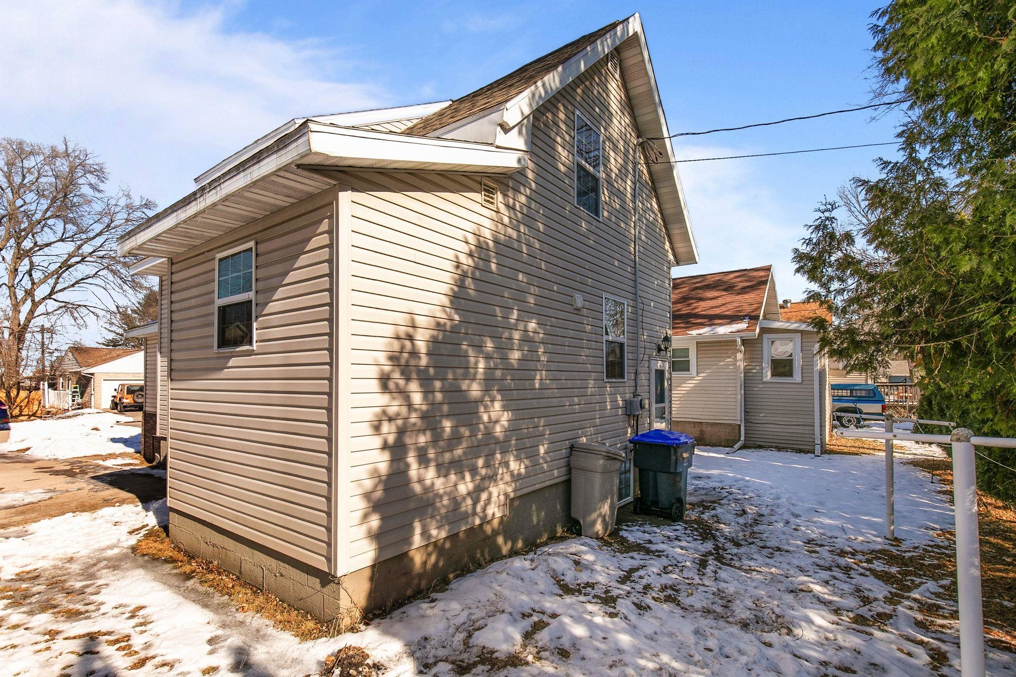 406 Wallace Street New London, WI 54961 - Photo 23 of 25