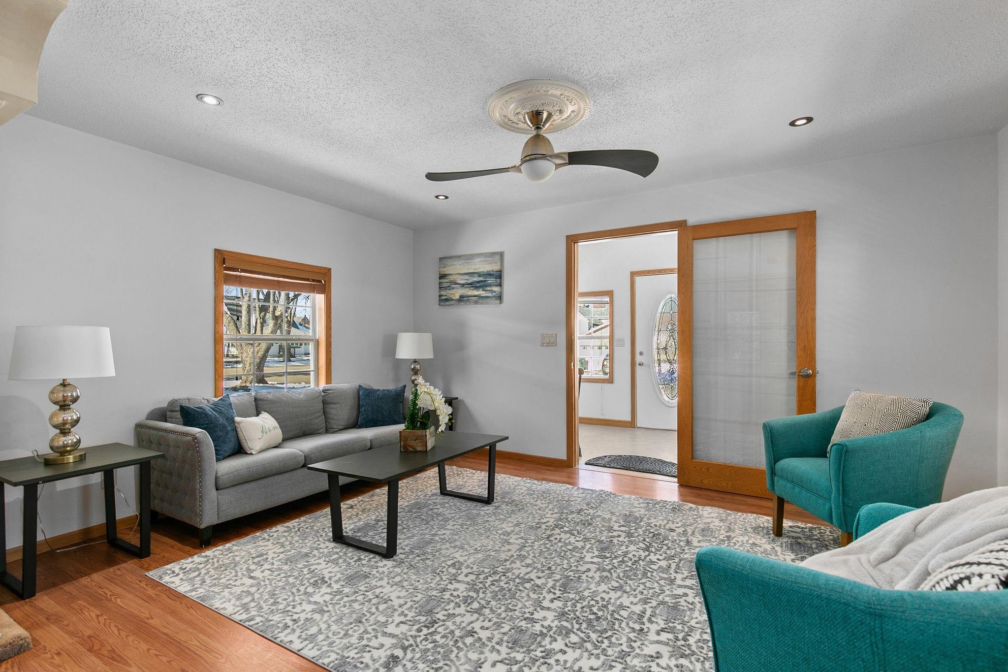 406 Wallace Street New London, WI 54961 - Photo 4 of 25