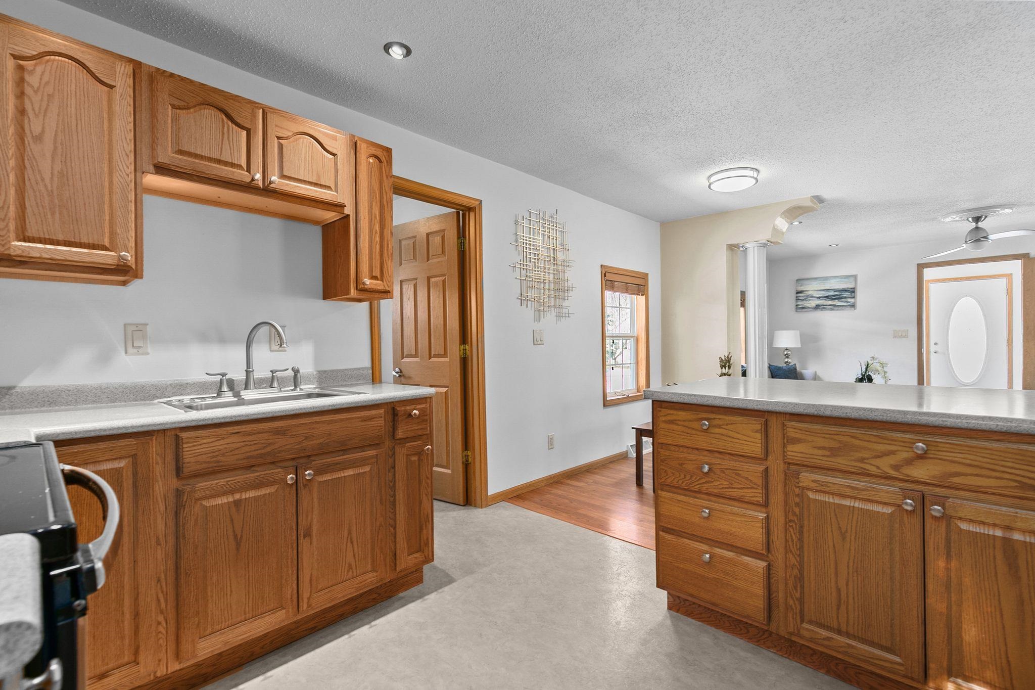 406 Wallace Street New London, WI 54961 - Photo 9 of 25