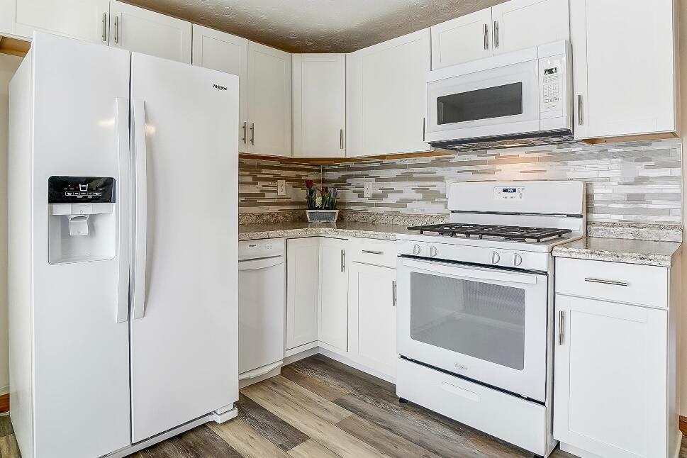 3963 Clabber Road Columbus, OH 43207 - Photo 9 of 35 Kitchen