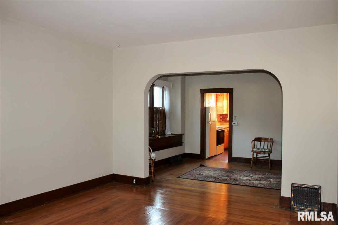 826 North 3rd Street Clinton, IA 52732 - Photo 3 of 17 Gallery Image 3
