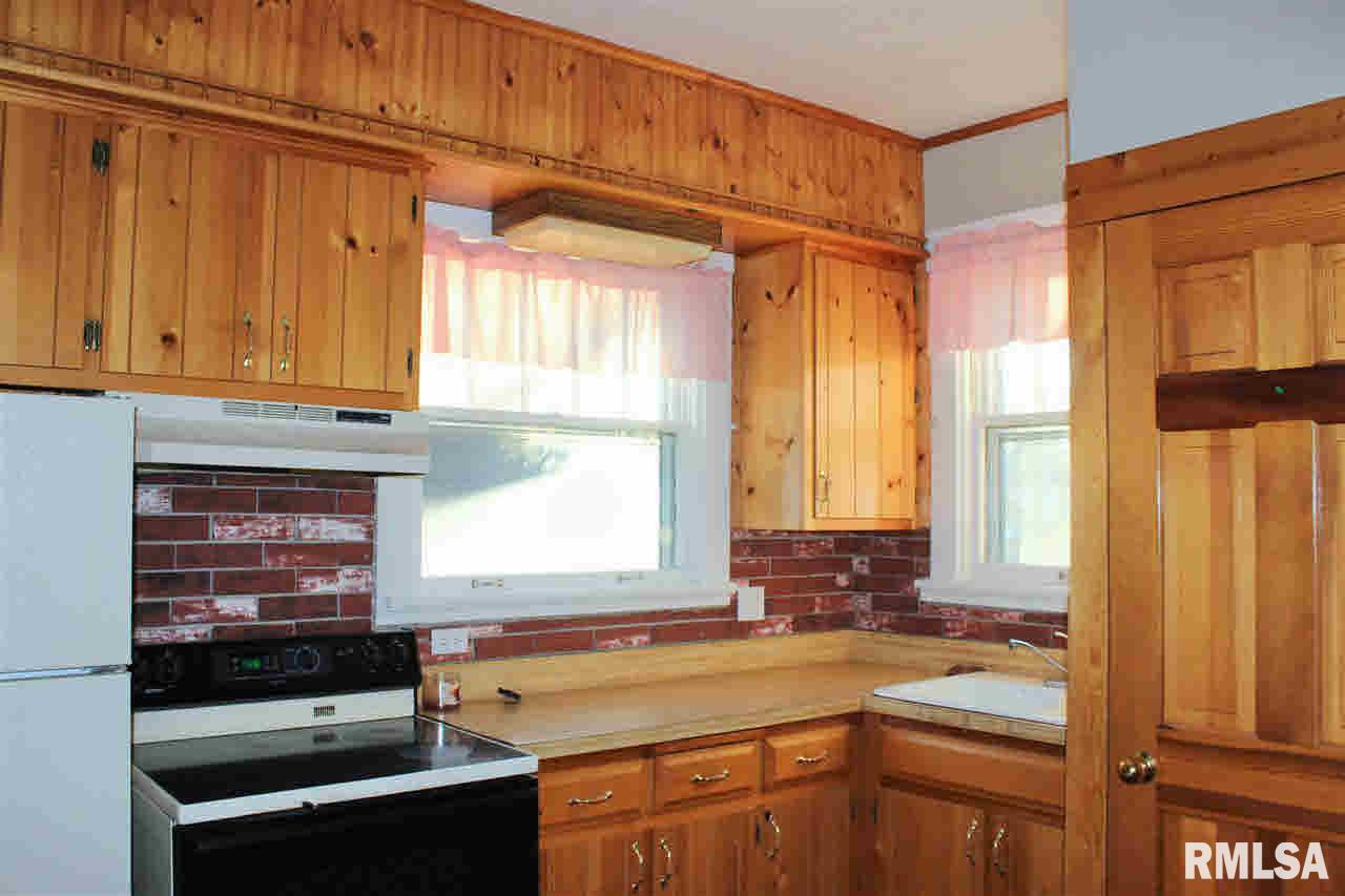 826 North 3rd Street Clinton, IA 52732 - Photo 6 of 17 Gallery Image 6