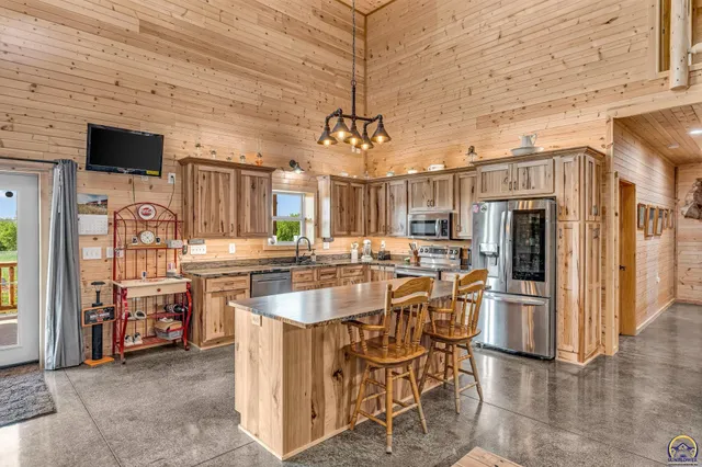 $1,649,000 | 14426 110th Street, Oskaloosa, KS 66066