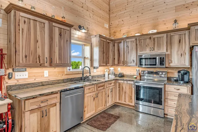 $1,649,000 | 14426 110th Street, Oskaloosa, KS 66066