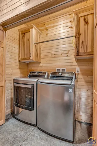 $1,649,000 | 14426 110th Street, Oskaloosa, KS 66066