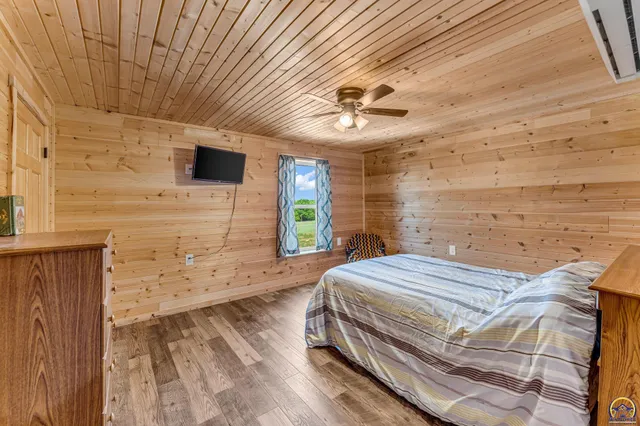 $1,649,000 | 14426 110th Street, Oskaloosa, KS 66066