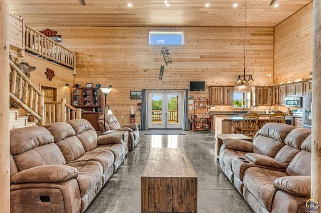 $1,649,000 | 14426 110th Street, Oskaloosa, KS 66066