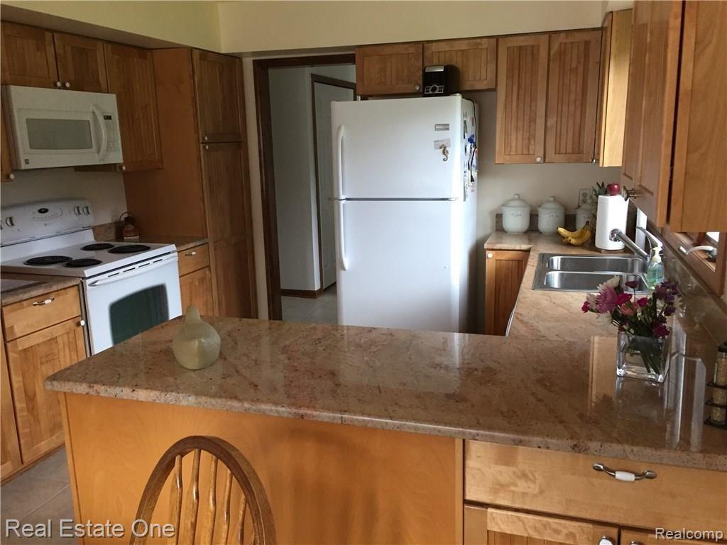 10235 Hadley Road Clarkston, MI 48348 - Photo 6 of 21 KITCHEN FROM BREAKFAST ROOM