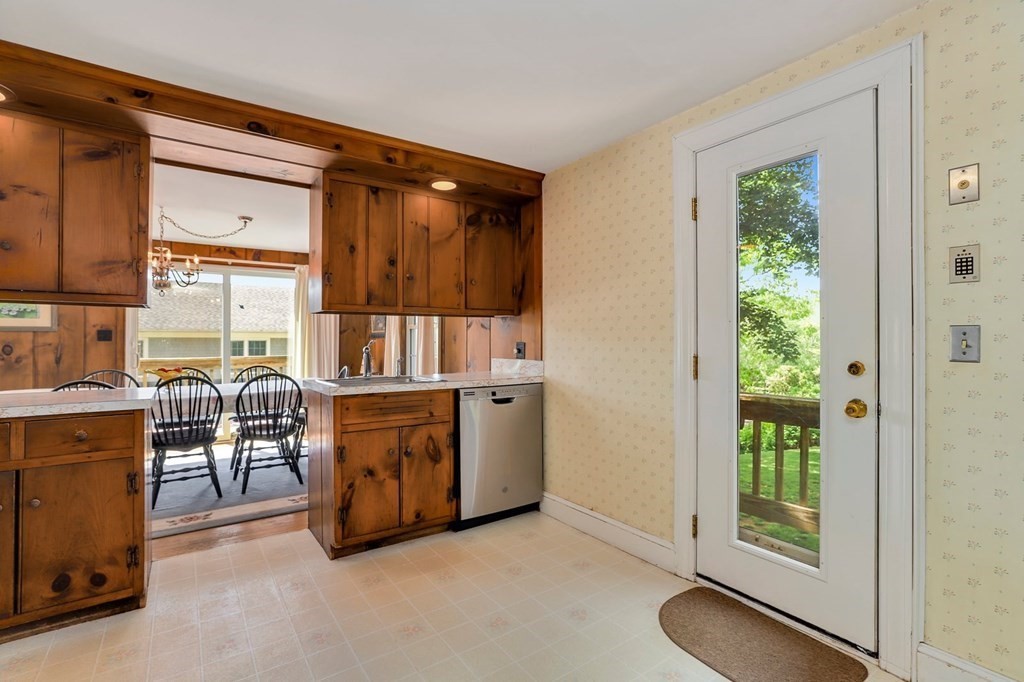 10 Howe Street Hingham, MA 02043 - Photo 13 of 39