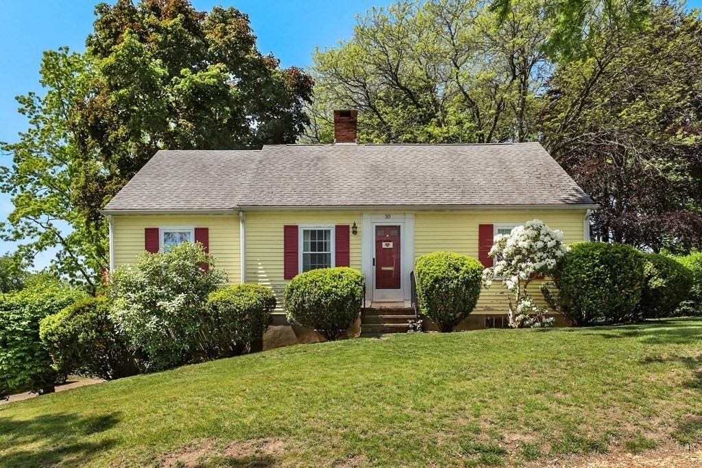 10 Howe Street Hingham, MA 02043 - Photo 2 of 39