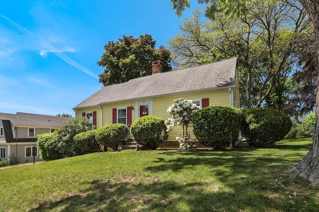 10 Howe Street Hingham, MA 02043 - Photo 3 of 39