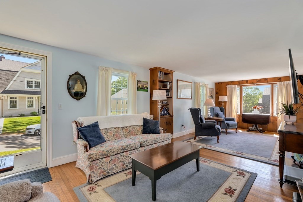 10 Howe Street Hingham, MA 02043 - Photo 5 of 39