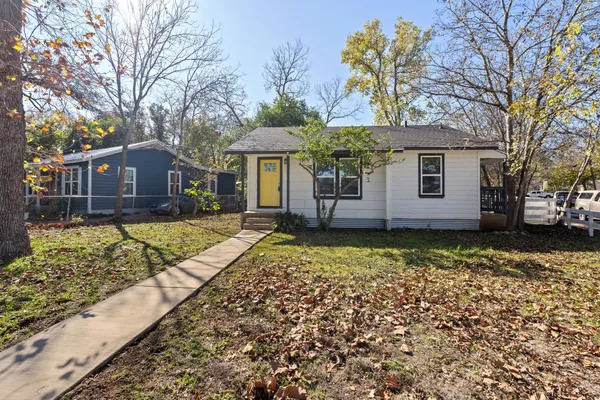$1,950 | 105 Riverside Drive, San Marcos, TX 78666