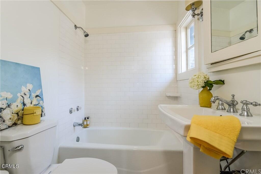 833 Oakwood Place Pasadena, CA 91106 - Photo 11 of 15 a bathroom with a sink and toilet