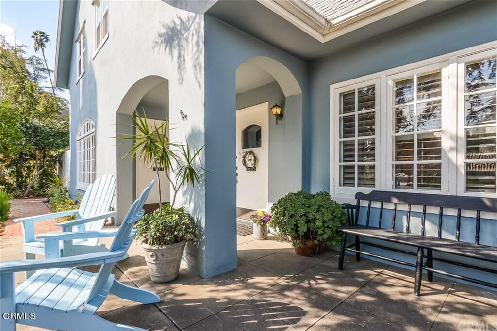 833 Oakwood Place Pasadena, CA 91106 - Photo 2 of 15 a view of a house with a porch