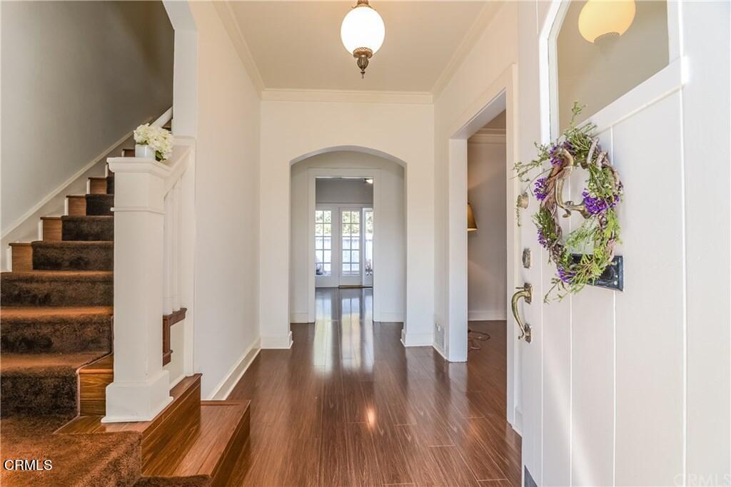 833 Oakwood Place Pasadena, CA 91106 - Photo 3 of 15 a view of a hallway with wooden floor and entryway