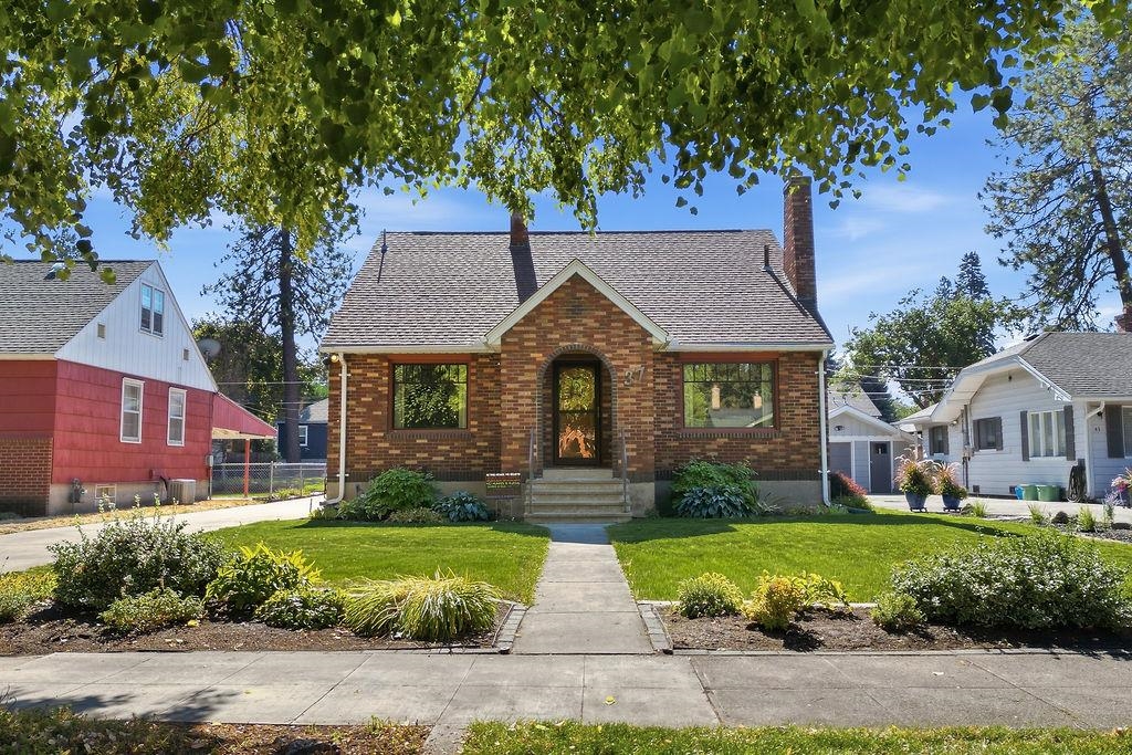 37 West 28th Avenue Spokane, WA 99203 - Photo 2 of 47