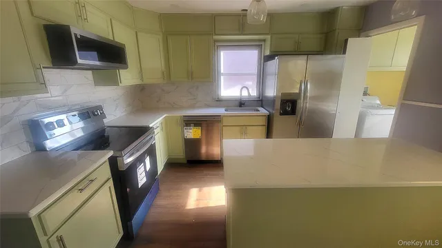 $2,500 | 34 Manitou Avenue, Unit 2, Poughkeepsie, NY 12603