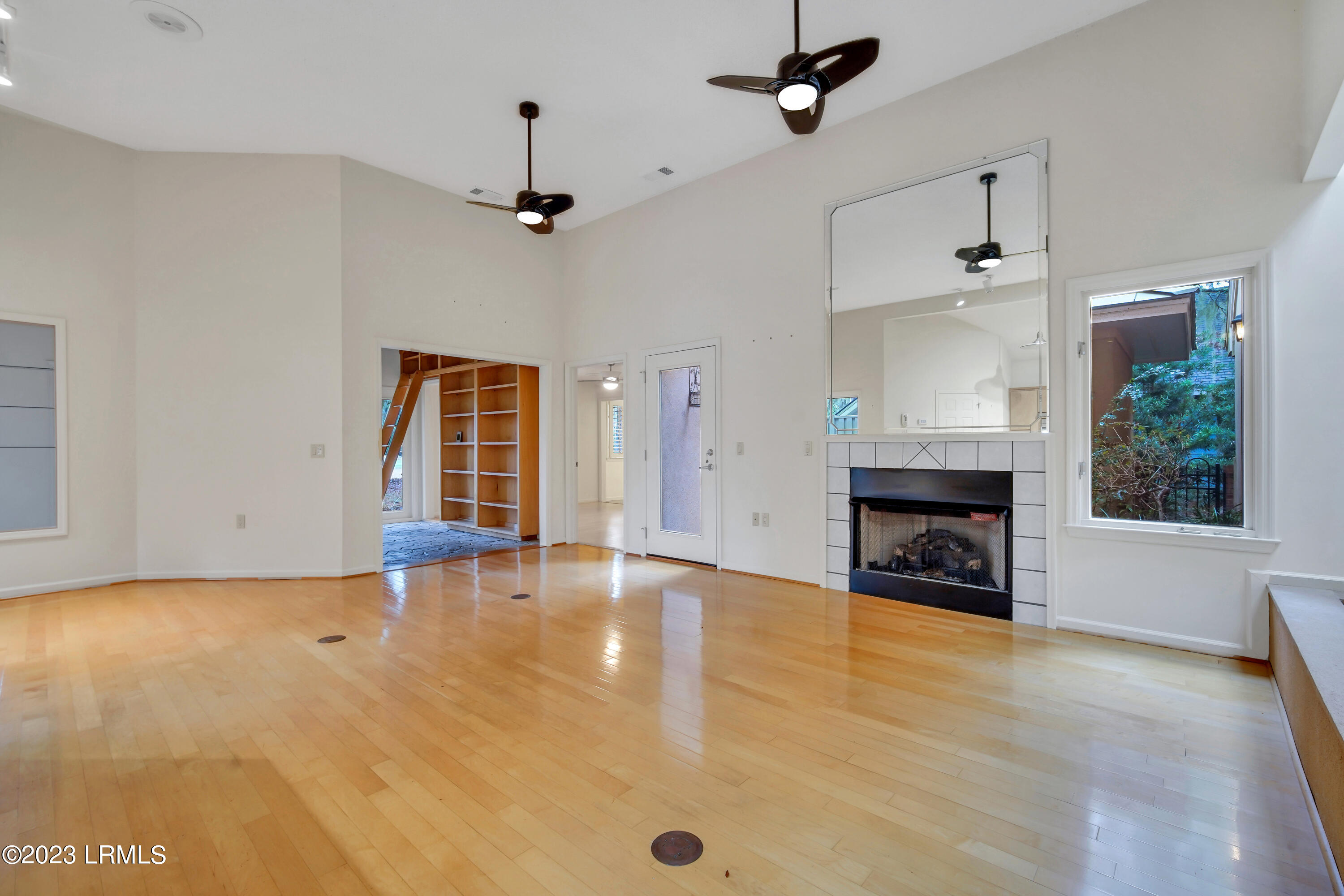711 North Reeve Road St. Helena Island, SC 29920 - Photo 3 of 21 711 NR LIVING ROOM