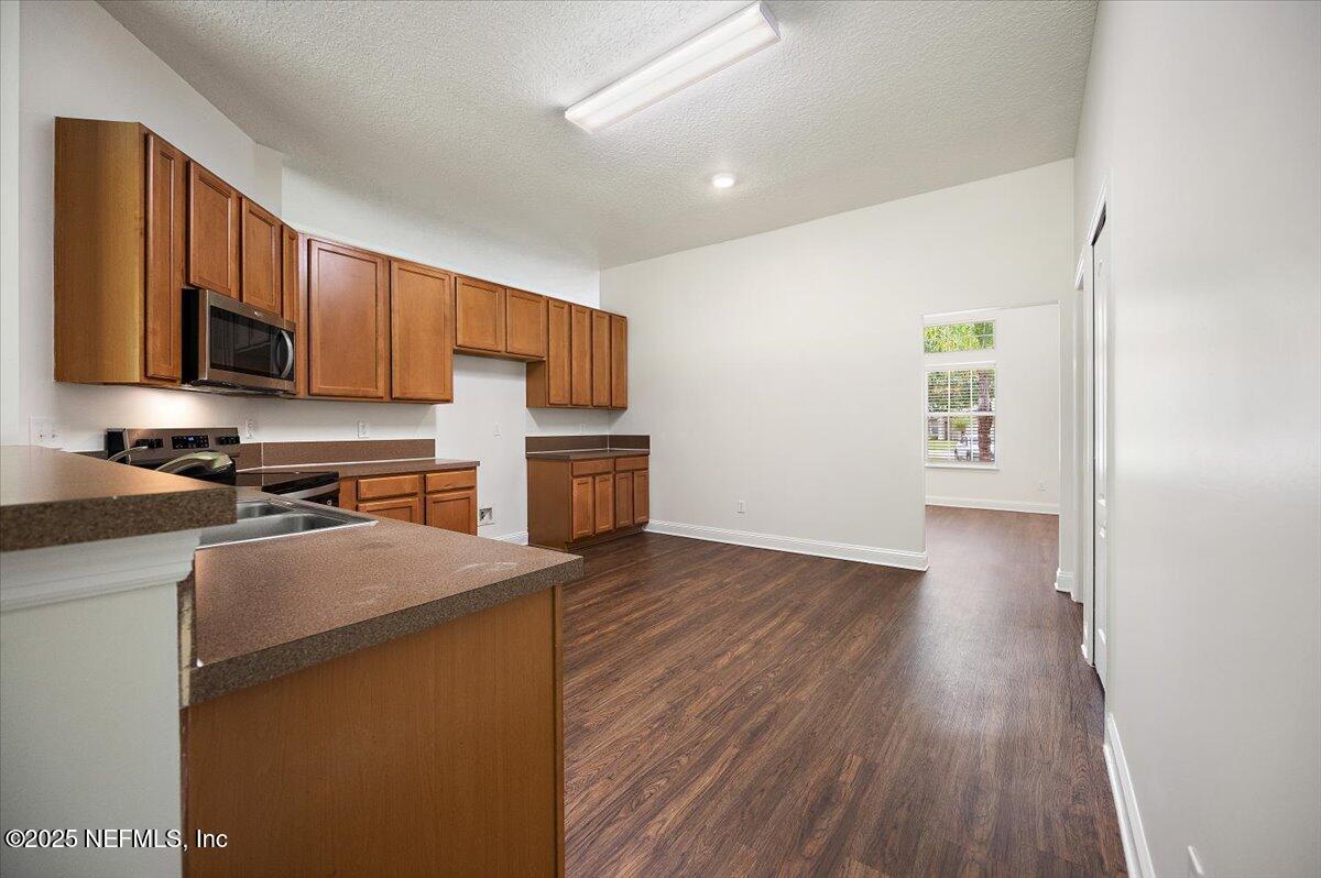 409 Spring Ridge Court St. Augustine, FL 32092 - Photo 8 of 21 08-Kitchen