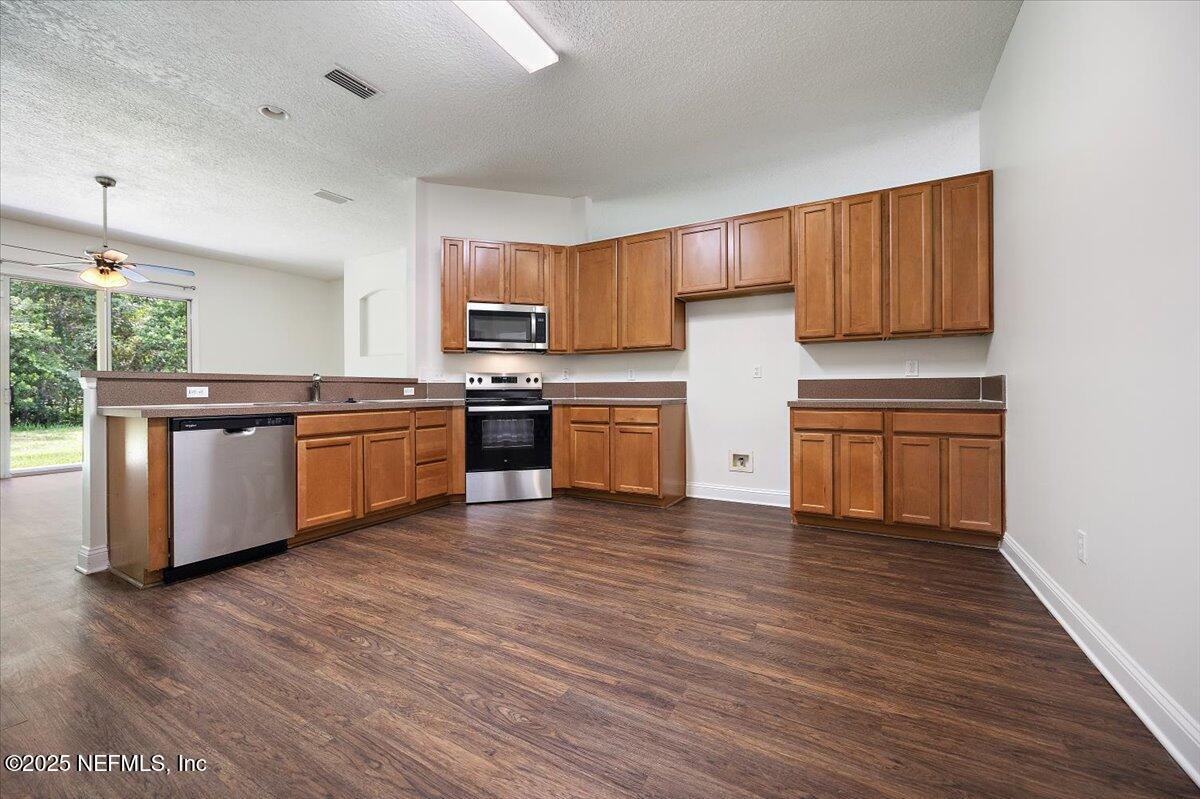 409 Spring Ridge Court St. Augustine, FL 32092 - Photo 9 of 21 09-Kitchen