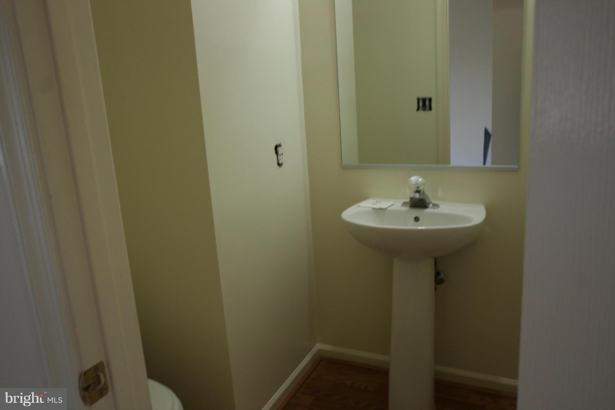 14302 Trillium Terrace Silver Spring, MD 20906 - Photo 4 of 20 Powder Room