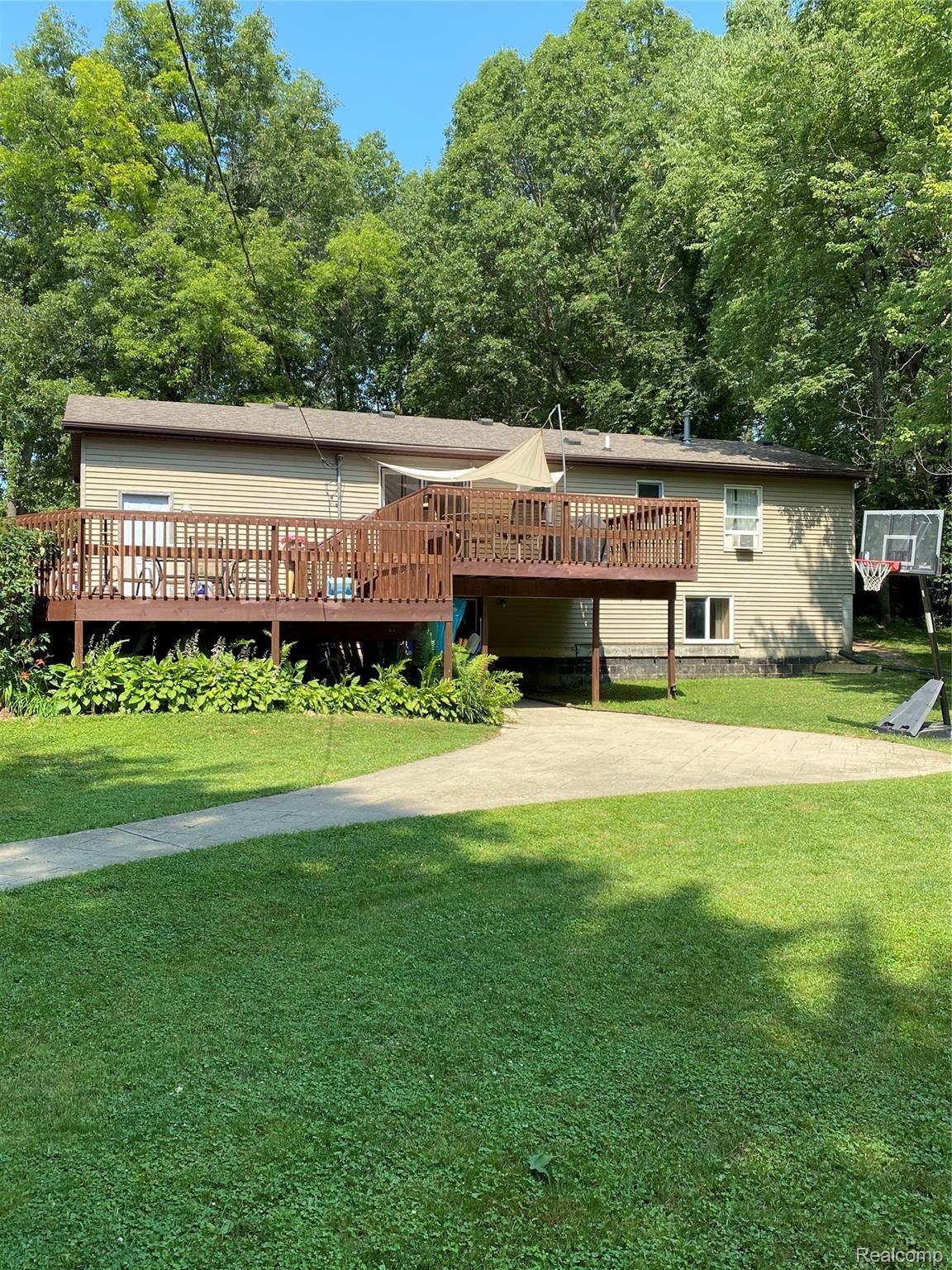 6132 Crandall Road Howell, MI 48855 - Photo 14 of 20 A4DBF44E-D4DE-4CD2-848E-8154F31C3DC3.jpeg