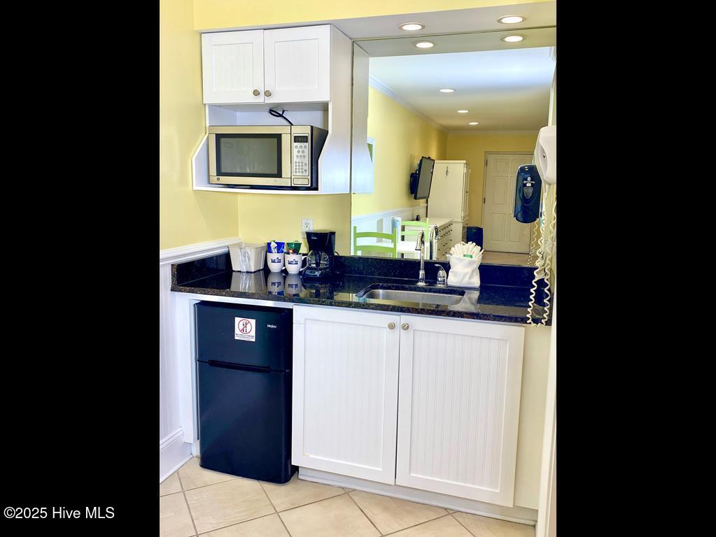 215 West Fort Macon Road, Unit 104 Atlantic Beach, NC 28512 - Photo 6 of 19 Kitchenette