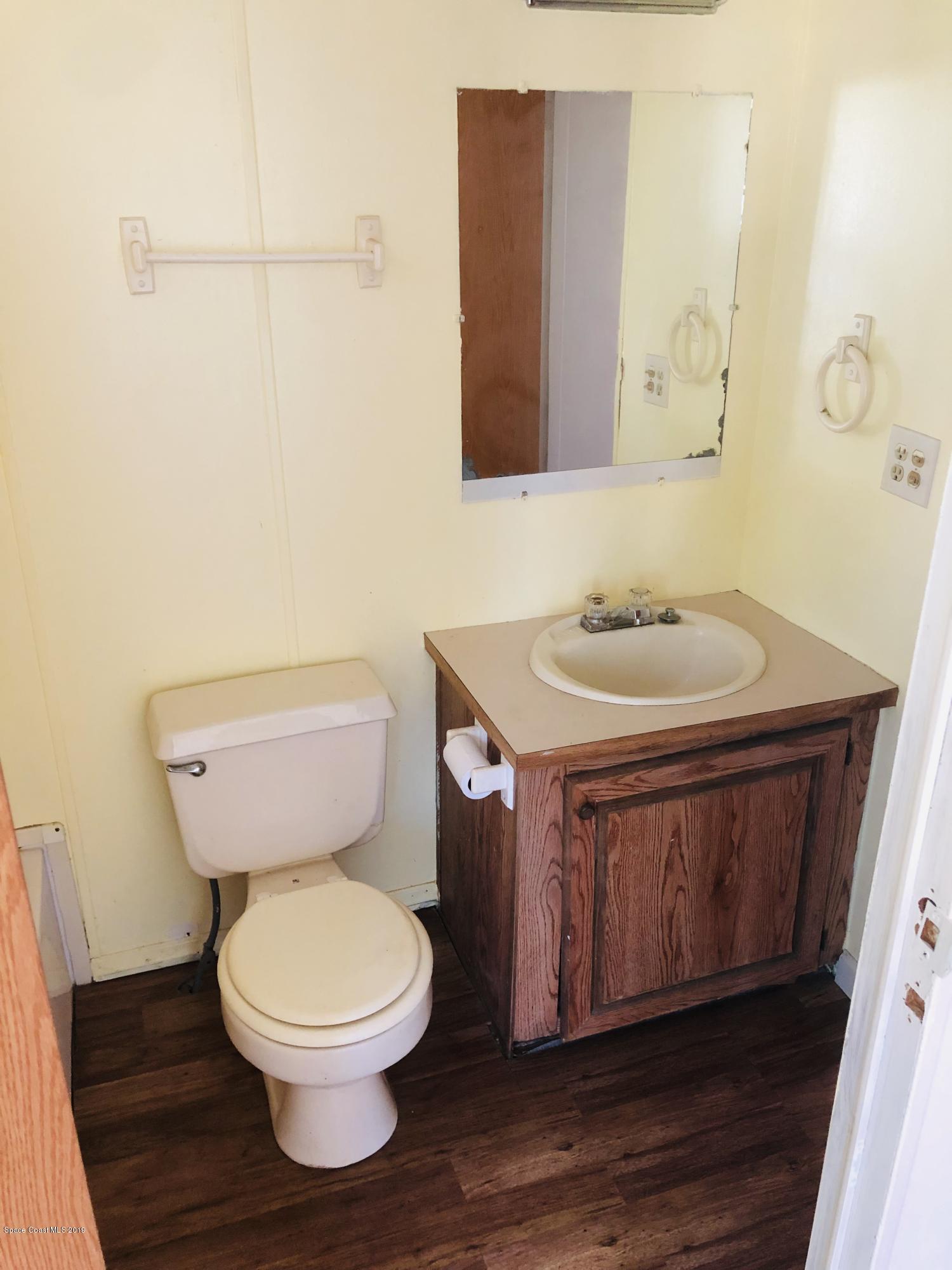345 Baker Road Merritt Island, FL 32953 - Photo 10 of 20 Guest Bath