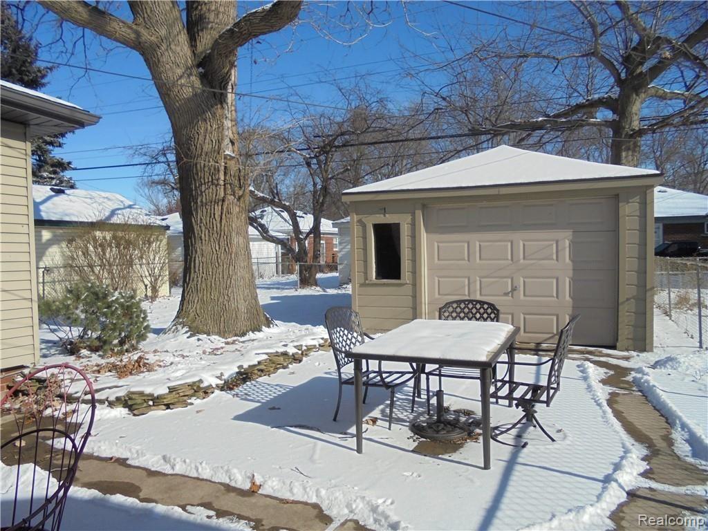 1854 Newcastle Road Grosse Pointe, MI 48236 - Photo 5 of 27