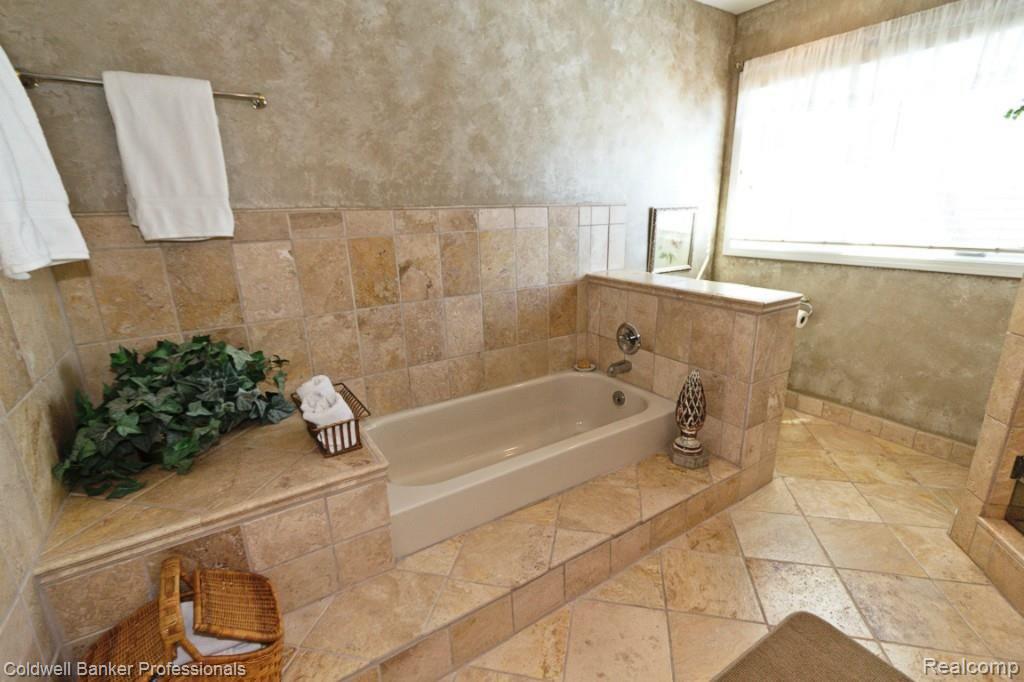 3208 Summit Ridge Drive Rochester Hills, MI 48306 - Photo 25 of 34