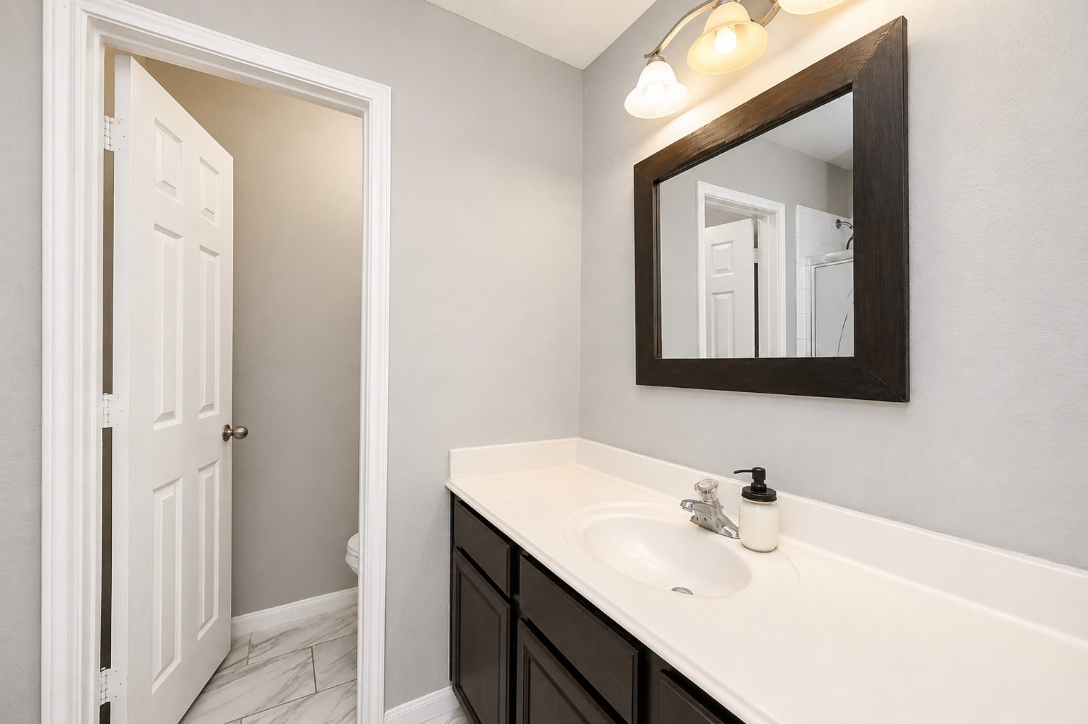 3907 Tigris Ridge Drive Katy, TX 77449 - Photo 16 of 19 main bathroom