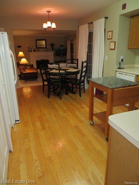 1692 Ridgecrest Rochester, MI 48306 - Photo 20 of 23 KitchenFamilyRoom11.jpg