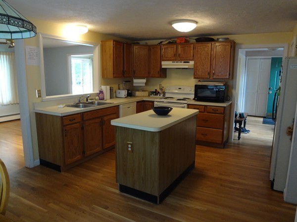 11 Nehemiah Road Shirley, MA 01464 - Photo 2 of 29