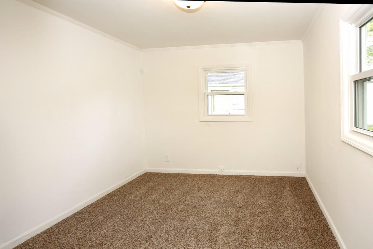 1833 Nazareth Road Kalamazoo, MI 49048 - Photo 11 of 17 15021942_10