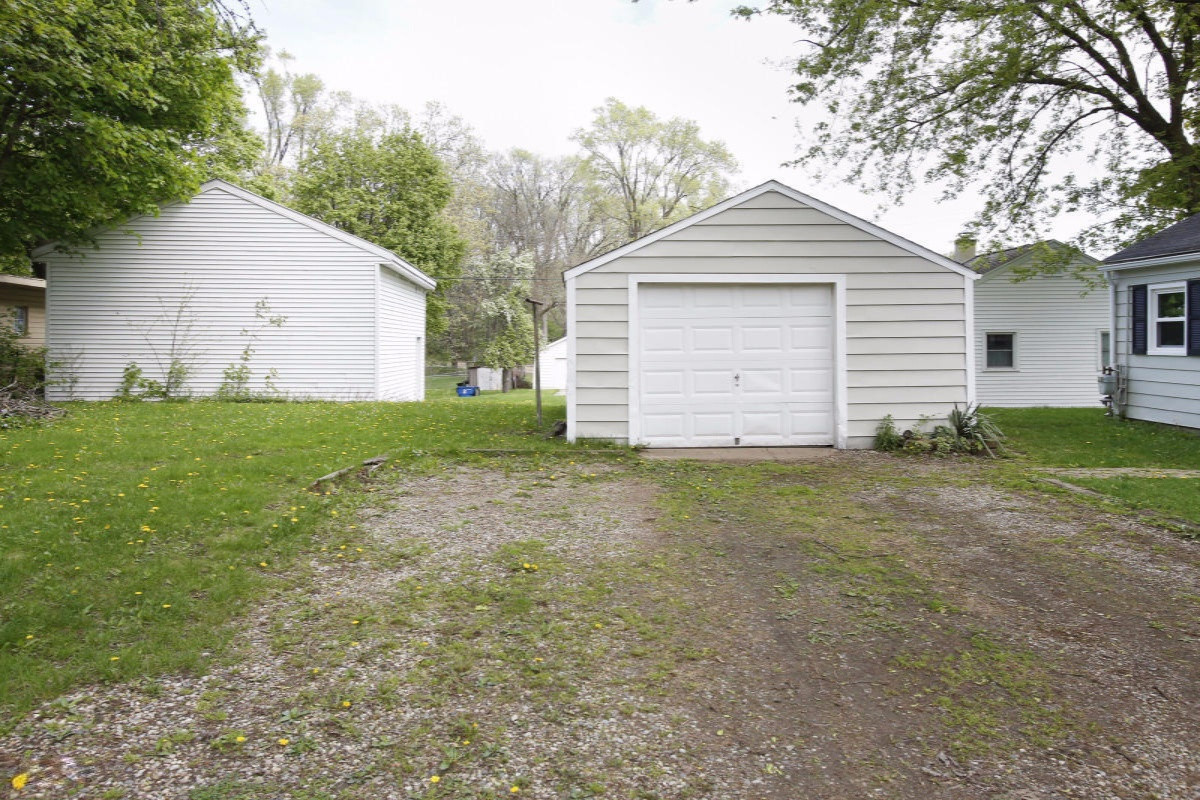 1833 Nazareth Road Kalamazoo, MI 49048 - Photo 15 of 17 15021942_15