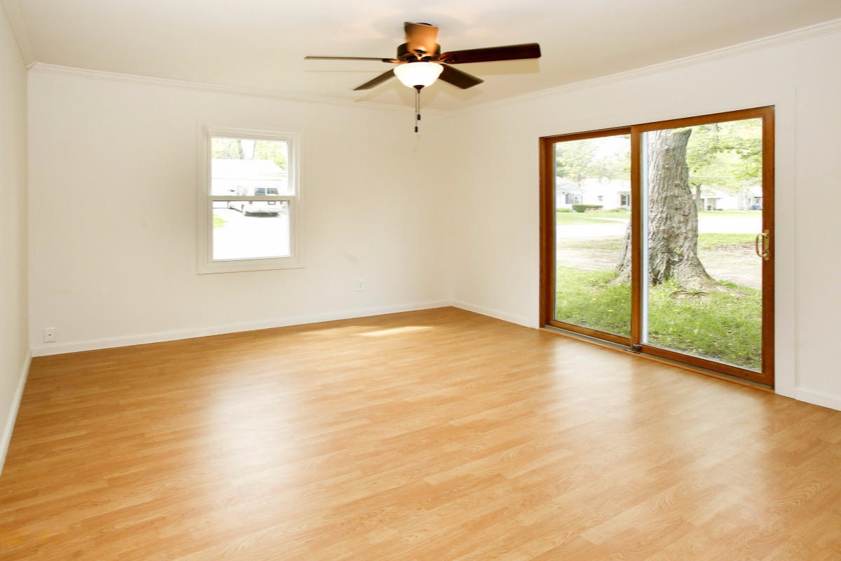 1833 Nazareth Road Kalamazoo, MI 49048 - Photo 8 of 17 15021942_07
