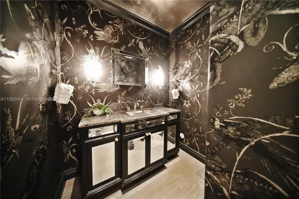 a en suite bathroom with a sink and a mirror