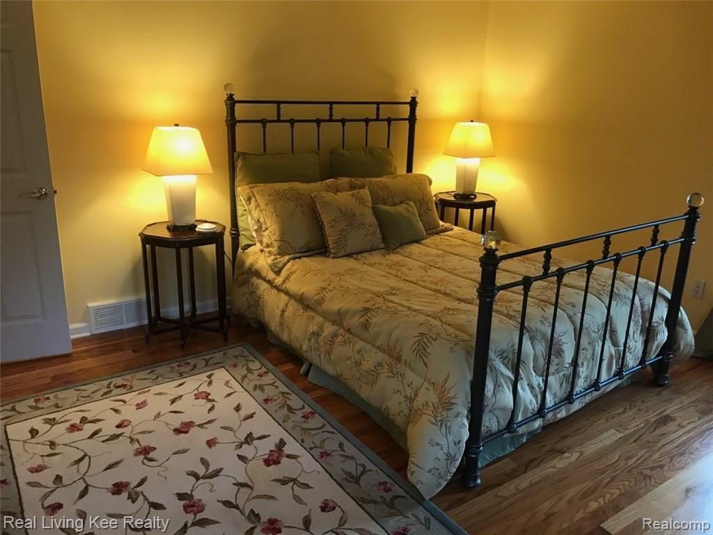 4406 Patrick Road West Bloomfield, MI 48322 - Photo 16 of 31 17.jpg