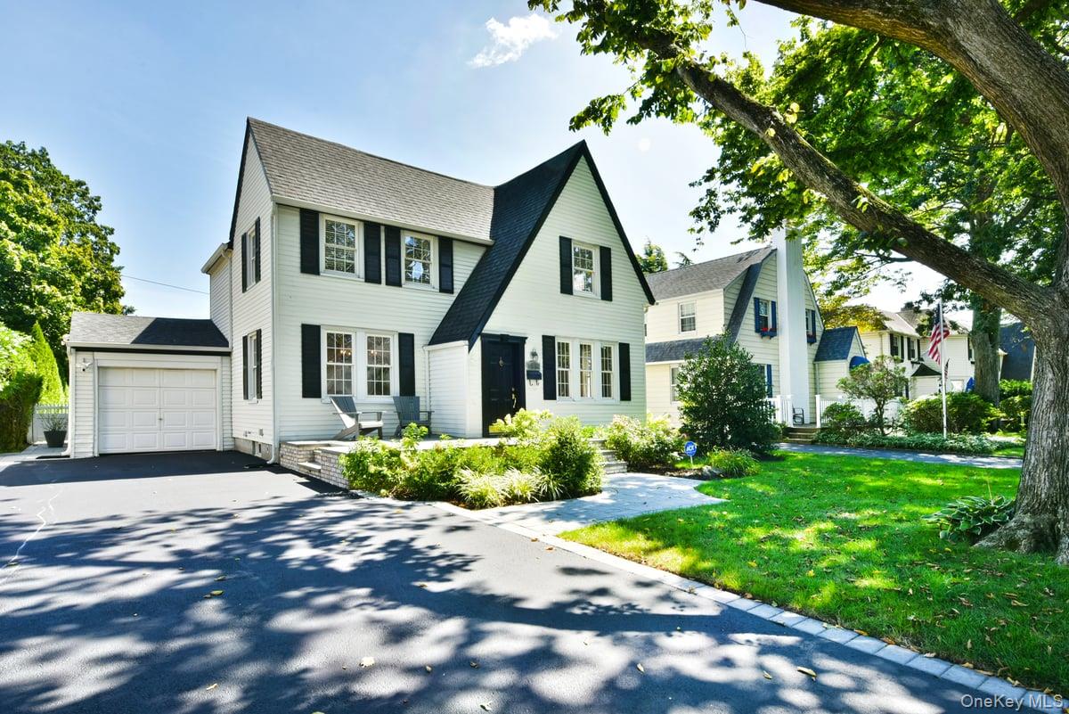 162 Elton Road Garden City, NY 11530 - Photo 3 of 29 Gallery Image 3