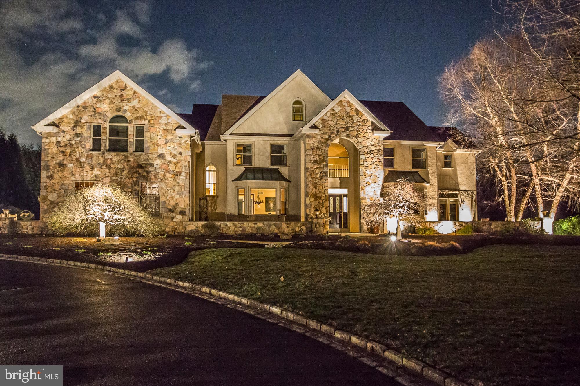 a view of multiple houses with a yard