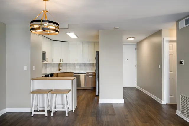 $399,898 | 6033 North Sheridan Road, Unit 18K, Chicago, IL 60660