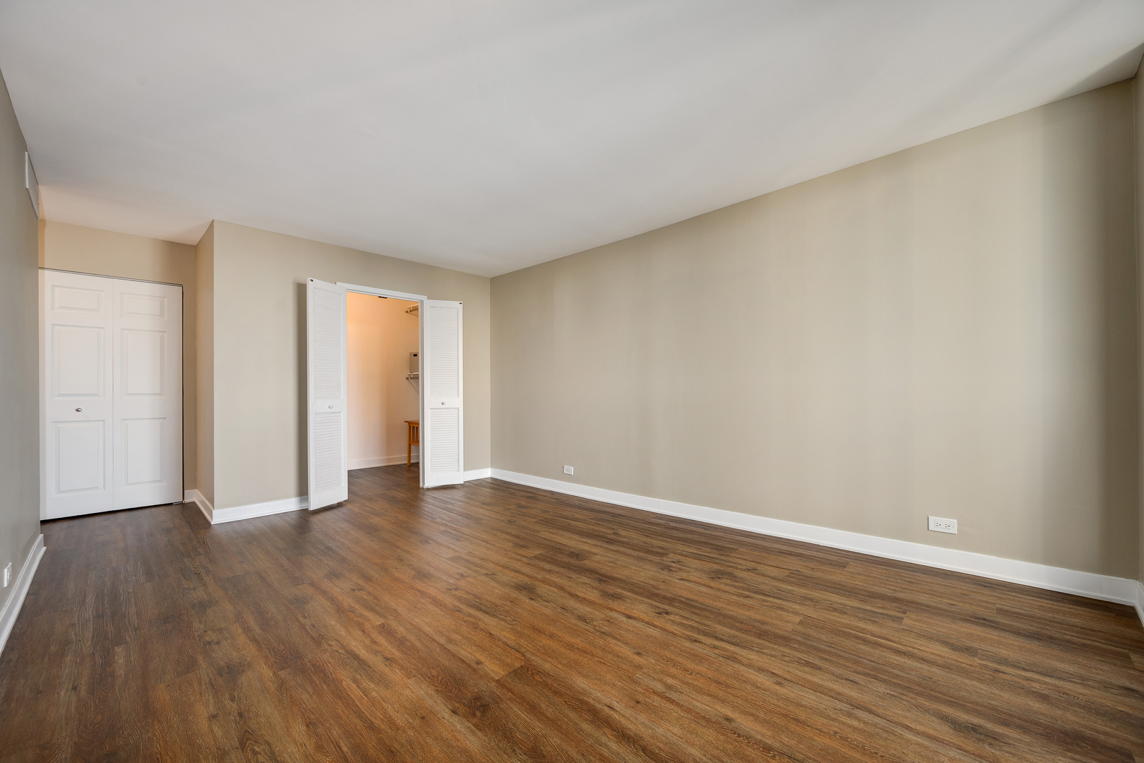 6033 North Sheridan Road, Unit 18K Chicago, IL 60660 - Photo 18 of 36 a view of an empty room with wooden floor and closet