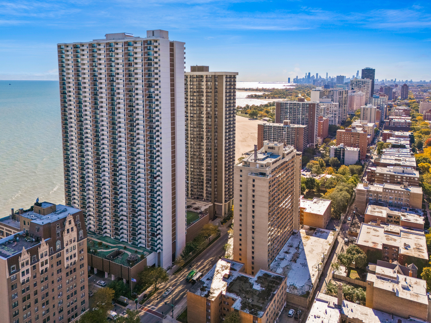 6033 North Sheridan Road, Unit 18K Chicago, IL 60660 - Photo 2 of 36 a view of city