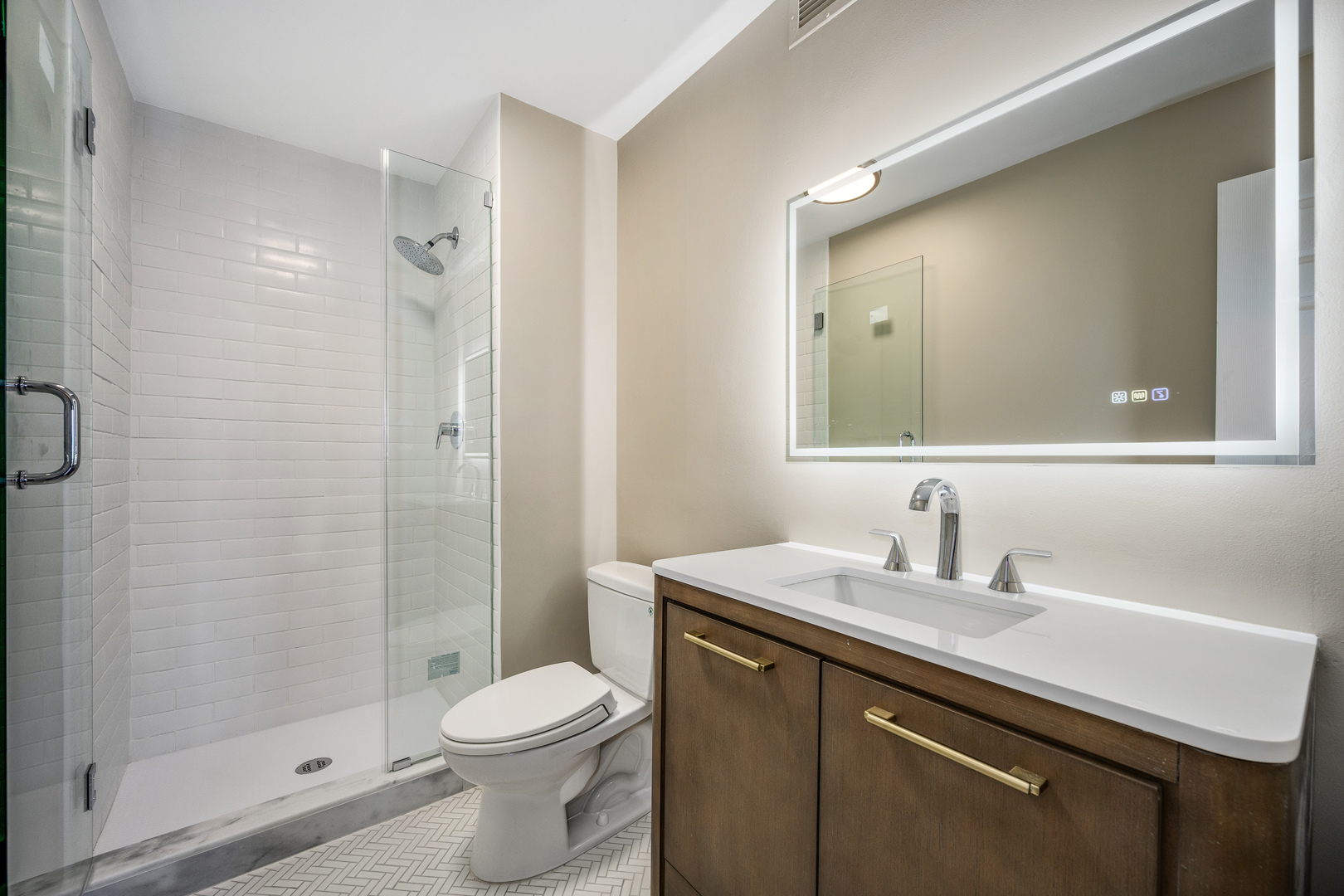 6033 North Sheridan Road, Unit 18K Chicago, IL 60660 - Photo 23 of 36 a bathroom with a sink a toilet and shower