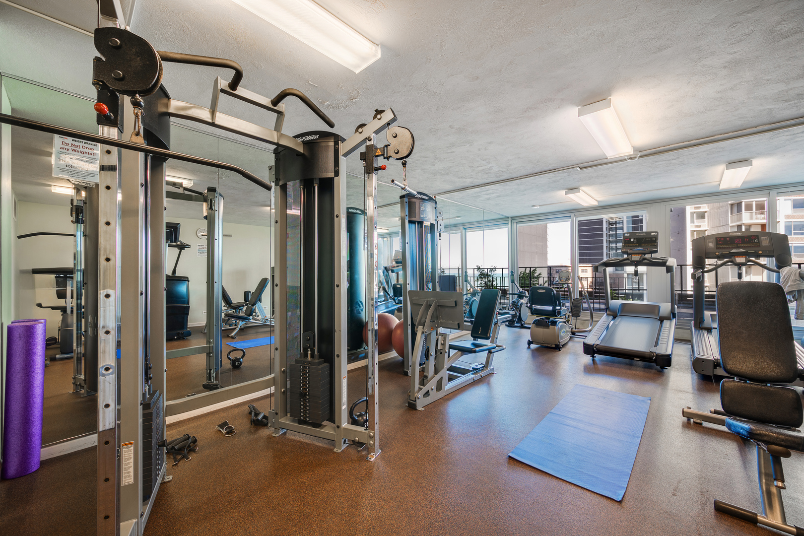 6033 North Sheridan Road, Unit 18K Chicago, IL 60660 - Photo 31 of 36 a view of a room with gym equipment